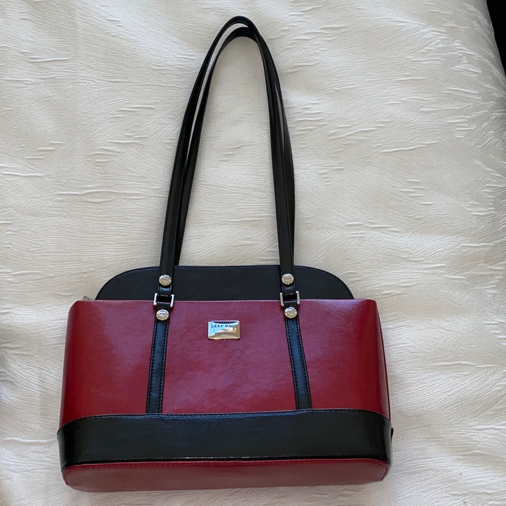 Red & black shoulder handbag.Excellent condition.Leaf bags brand made in Italy.